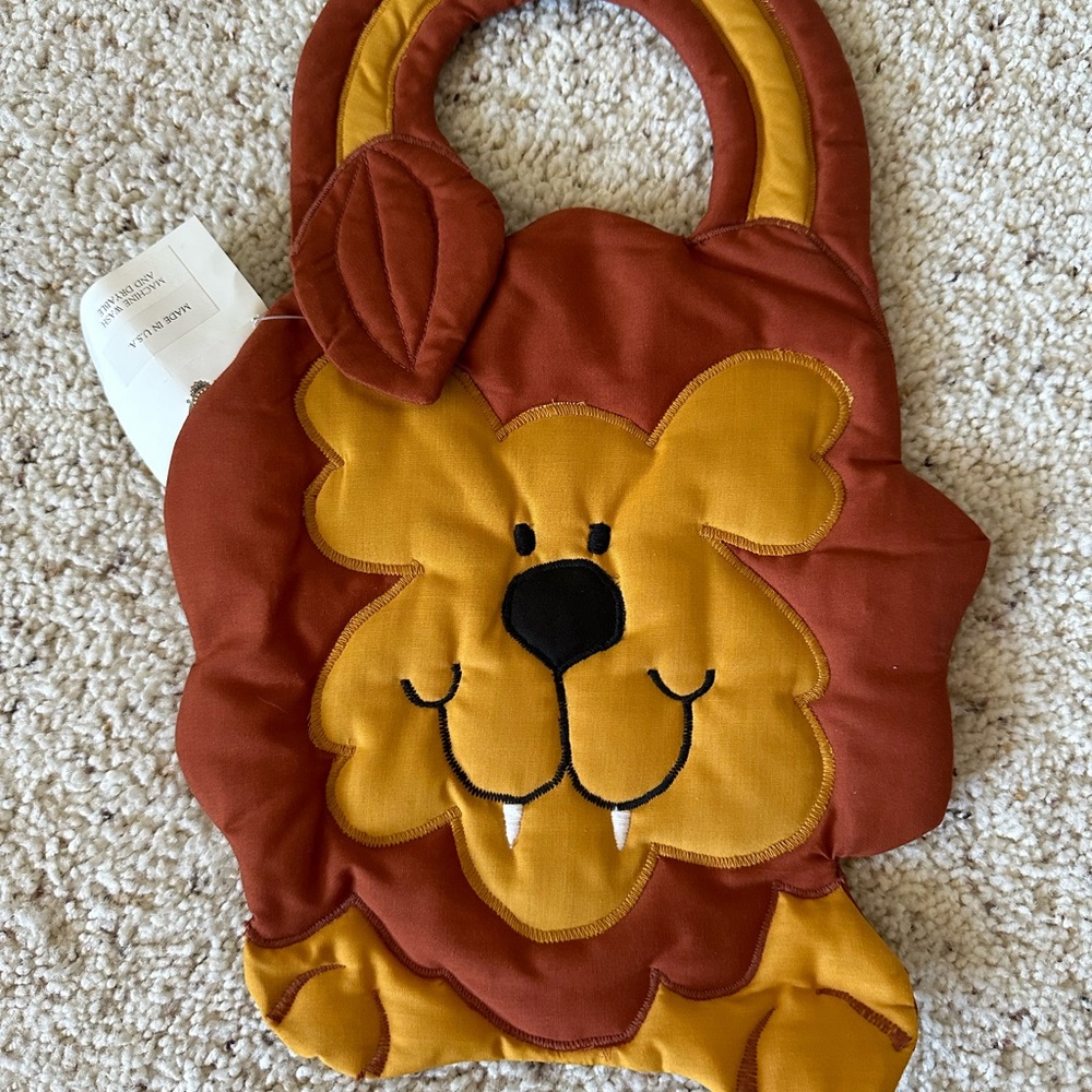Lion Bib-Welcome to the World